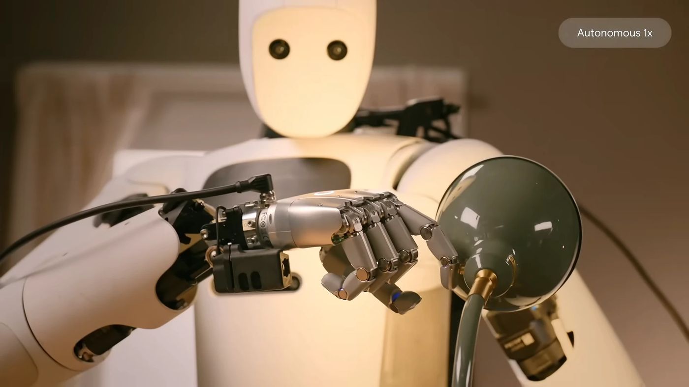 Apptronik's Apollo humanoid working with two Sharpa hands